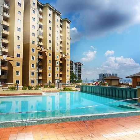 3 Bedrooms With Pool Hanan Residence Ketumbar Heights Condominium Cheras Εξωτερικό φωτογραφία