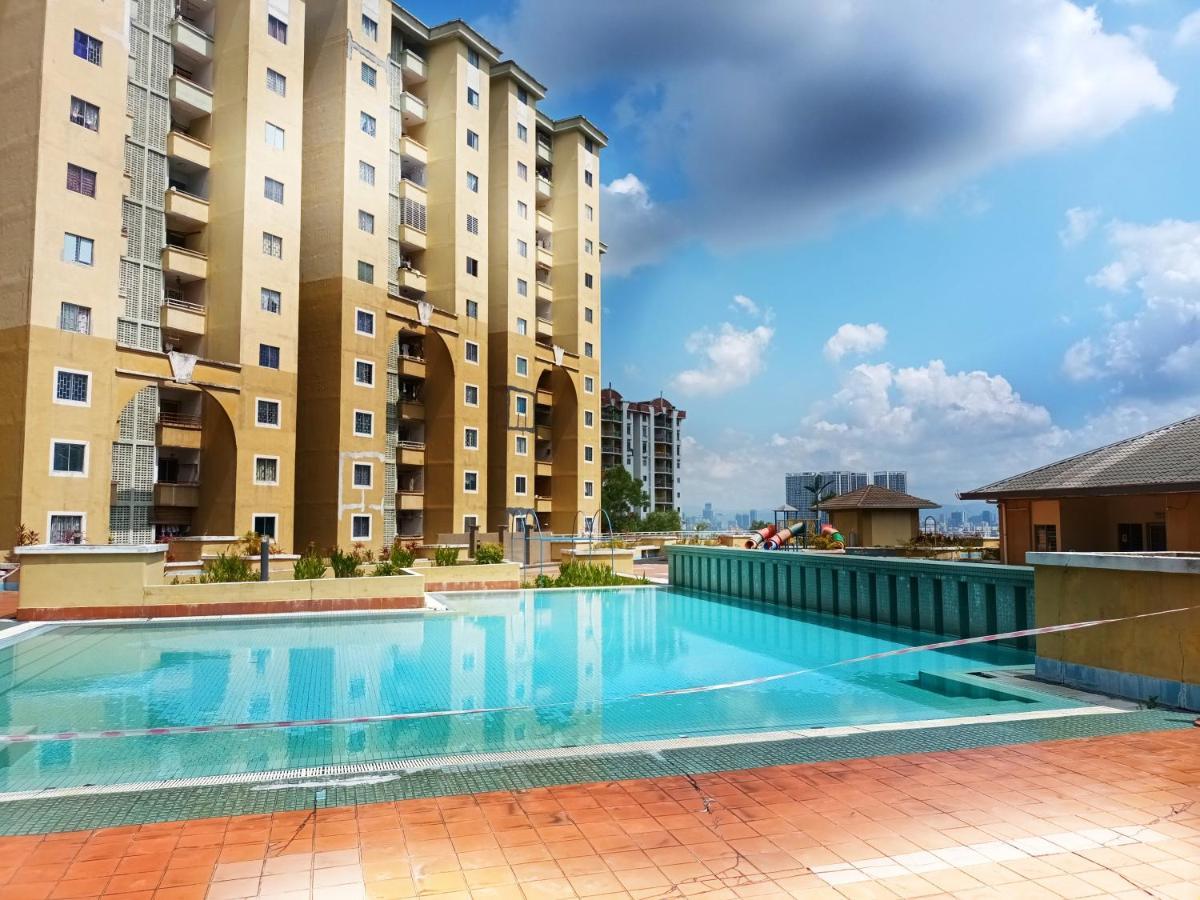 3 Bedrooms With Pool Hanan Residence Ketumbar Heights Condominium Cheras Εξωτερικό φωτογραφία